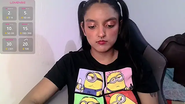 Snapshot of Ari_20_ chatting on 10/15/25, 12:09 Ari 20 online show from 10/15/25, 12:09