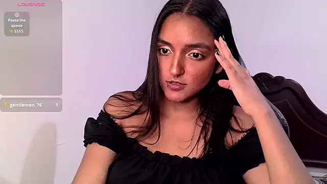 Snapshot of Ari_20_ chatting on 09/30/25, 10:27 Ari 20 online show from 09/30/25, 10:27