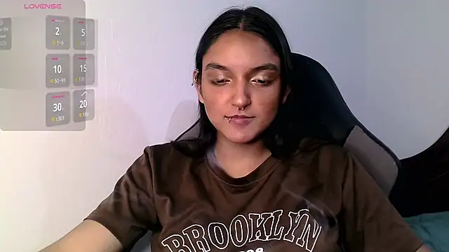 Snapshot of Ari_20_ chatting on 10/05/25, 03:19 Ari 20 online show from 10/05/25, 03:19