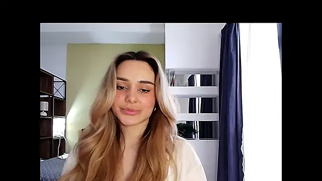 Snapshot of Chloe_Ravens chatting on 12/18/25, 10:52 Chloe Ravens online show from 12/18/25, 10:52