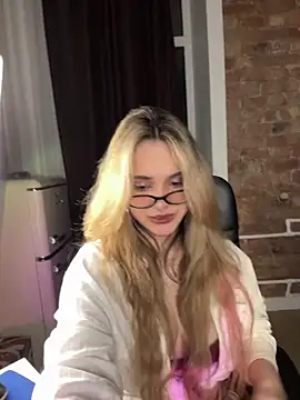 Snapshot of Chloe_Ravens chatting on 09/30/25, 08:15 Chloe Ravens online show from 09/30/25, 08:15