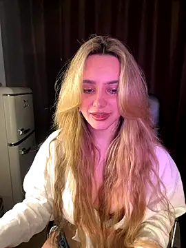 Snapshot of Chloe_Ravens chatting on 10/03/25, 08:10 Chloe Ravens online show from 10/03/25, 08:10