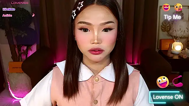 Snapshot of _MaxcineMalkova_ chatting on 12/02/25, 12:51 MaxcineMalkova online show from 12/02/25, 12:51