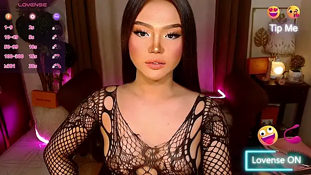 Snapshot of _MaxcineMalkova_ chatting on 12/04/25, 01:21 MaxcineMalkova online show from 12/04/25, 01:21