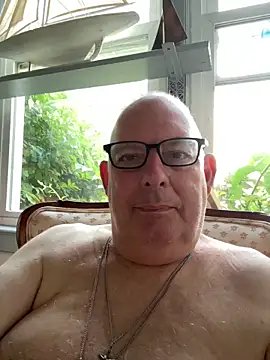 Snapshot of CharlieWeaver22 chatting on 07/01/26, 10:37 CharlieWeaver22 online show from 07/01/26, 10:37