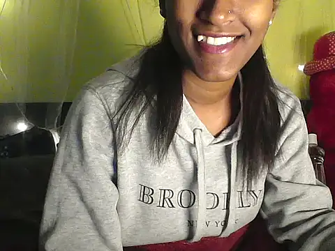 Snapshot of mickle_james chatting on 11/26/25, 05:57 mickle james online show from 11/26/25, 05:57