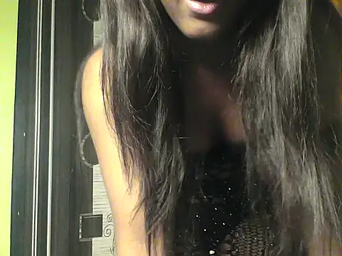 Snapshot of mickle_james chatting on 12/14/25, 04:01 mickle james online show from 12/14/25, 04:01