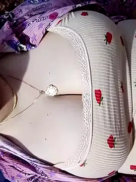 Snapshot of Hnonasix89 chatting on 04/06/26, 12:39 Hnonasix89 online show from 04/06/26, 12:39