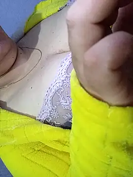 Snapshot of Hnonasix89 chatting on 11/25/25, 11:43 Hnonasix89 online show from 11/25/25, 11:43