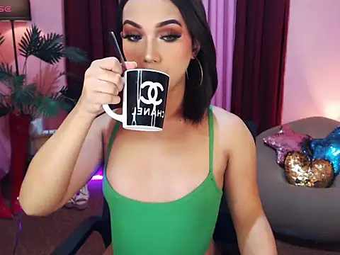 Snapshot of UrasianBIGcock696 chatting on 10/22/25, 04:39 UrasianBIGcock696 online show from 10/22/25, 04:39