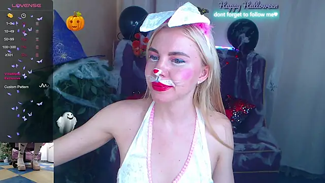 LiSinDoll online show from 10/31/25, 07:38