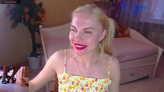 LiSinDoll online show from 10/14/25, 03:51