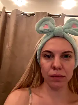 LiSinDoll online show from 11/14/25, 06:28