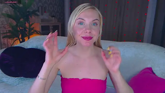 LiSinDoll online show from 11/12/25, 09:02