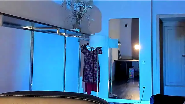 Snapshot of Meri_Cutte chatting on 12/15/25, 01:39 Meri Cutte online show from 12/15/25, 01:39