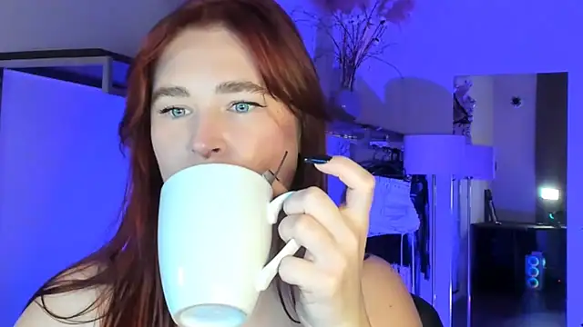 Snapshot of Meri_Cutte chatting on 11/27/25, 01:44 Meri Cutte online show from 11/27/25, 01:44