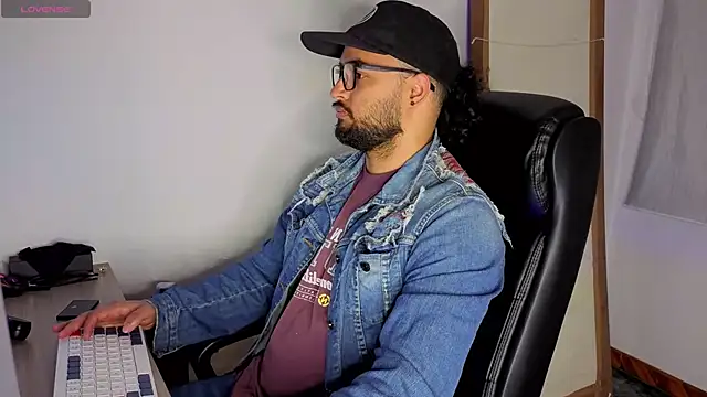Ernesto-Rodriguez82 online show from 10/10/25, 02:34