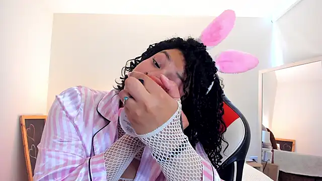 Dakota Mars online show from 12/04/25, 07:57