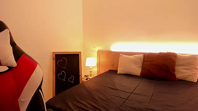 Dakota Mars online show from 11/19/25, 07:36