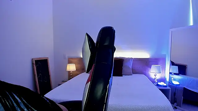 Dakota Mars online show from 12/15/25, 07:31