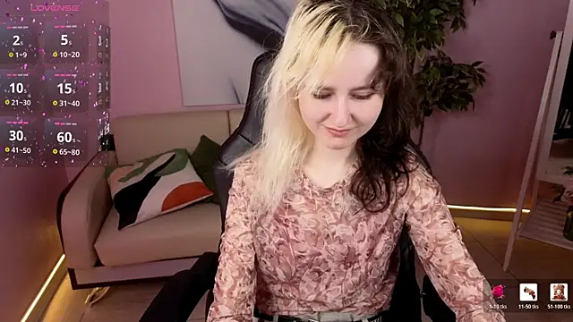 girl next doorr online show from 05/17/26, 01:11