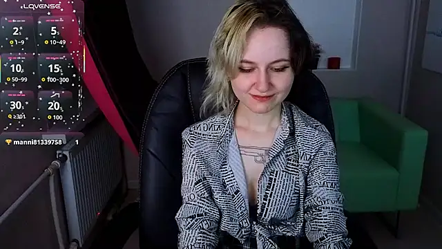 girl next doorr online show from 10/25/25, 01:12