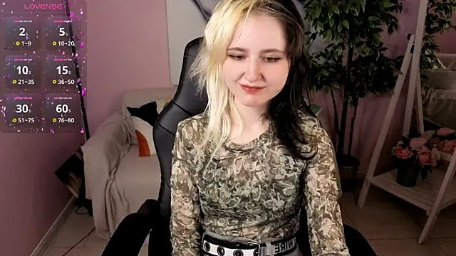 girl next doorr online show from 04/19/26, 06:10