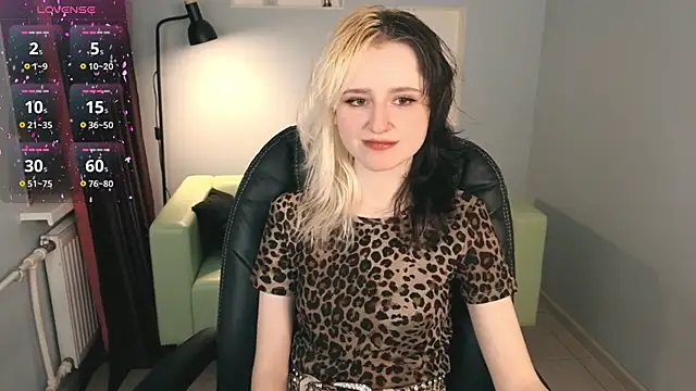 girl next doorr online show from 03/08/26, 01:14