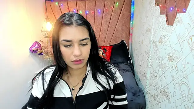 Lia Blake  online show from 12/15/25, 12:44