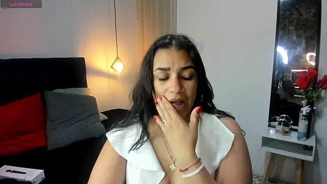 Lia Blake  online show from 02/01/26, 12:03