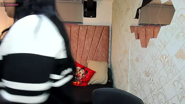 Lia Blake  online show from 01/10/26, 12:11