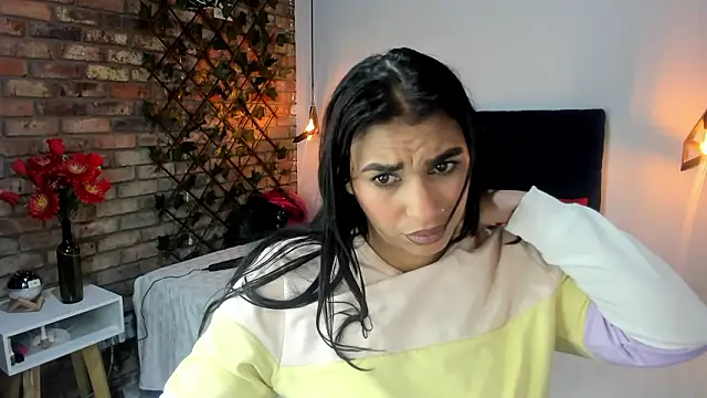 Lia Blake  online show from 02/13/26, 12:05