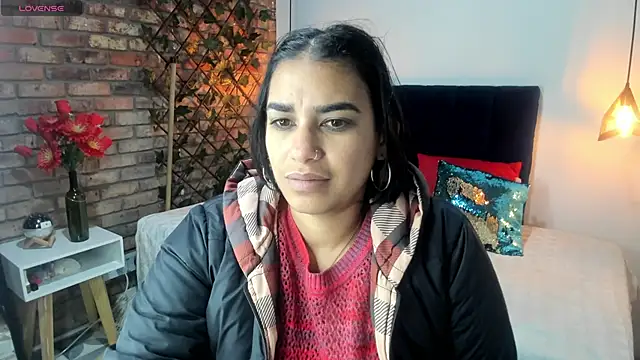 Lia Blake  online show from 02/14/26, 12:05