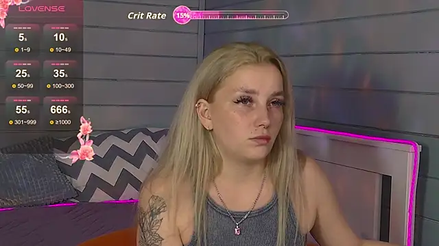 Snapshot of Crystal_Jull chatting on 09/18/25, 01:47 Crystal Jull online show from 09/18/25, 01:47