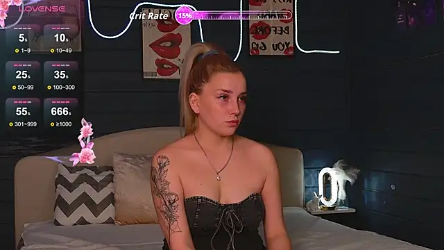 Snapshot of Crystal_Jull chatting on 10/26/25, 01:33 Crystal Jull online show from 10/26/25, 01:33