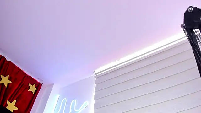 Snapshot of missweetpeach chatting on 10/23/25, 12:48 missweetpeach online show from 10/23/25, 12:48