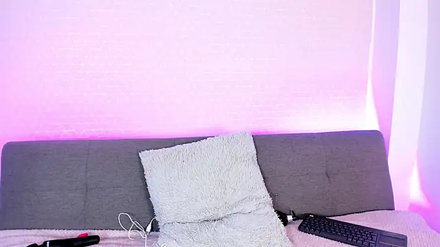 Snapshot of missweetpeach chatting on 12/01/25, 09:15 missweetpeach online show from 12/01/25, 09:15