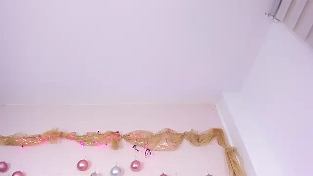 Snapshot of missweetpeach chatting on 12/16/25, 12:37 missweetpeach online show from 12/16/25, 12:37