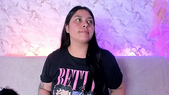 Snapshot of missweetpeach chatting on 11/21/25, 11:37 missweetpeach online show from 11/21/25, 11:37