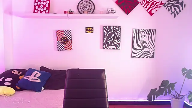 Snapshot of missweetpeach chatting on 11/06/25, 02:10 missweetpeach online show from 11/06/25, 02:10