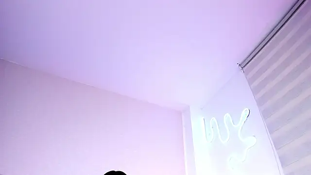 Snapshot of missweetpeach chatting on 10/03/25, 12:47 missweetpeach online show from 10/03/25, 12:47