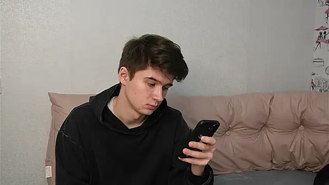 Snapshot of SherlockMax chatting on 10/23/25, 07:12 SherlockMax online show from 10/23/25, 07:12