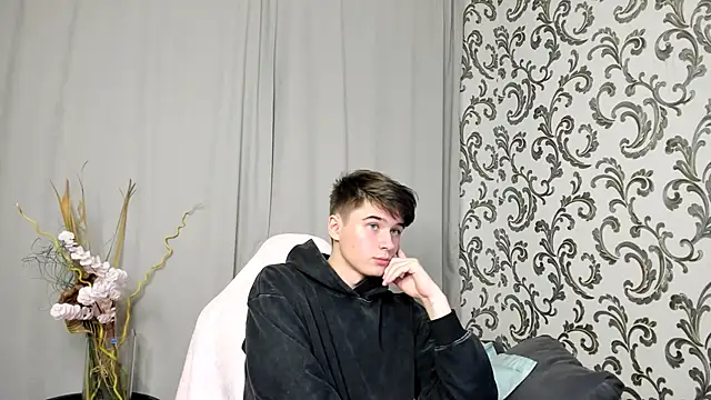 Snapshot of SherlockMax chatting on 09/18/25, 06:00 SherlockMax online show from 09/18/25, 06:00