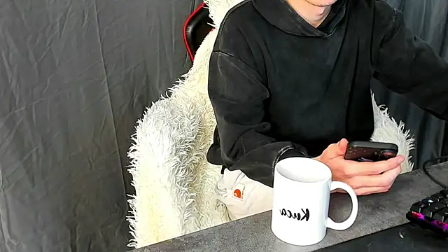 Snapshot of SherlockMax chatting on 09/28/25, 03:19 SherlockMax online show from 09/28/25, 03:19