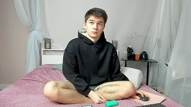 Snapshot of SherlockMax chatting on 01/11/26, 10:33 SherlockMax online show from 01/11/26, 10:33