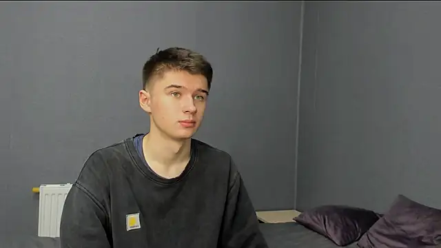 Snapshot of SherlockMax chatting on 11/15/25, 07:18 SherlockMax online show from 11/15/25, 07:18