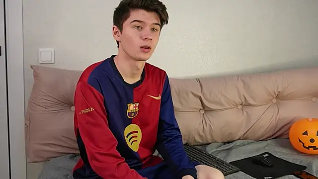 Snapshot of SherlockMax chatting on 10/29/25, 08:41 SherlockMax online show from 10/29/25, 08:41