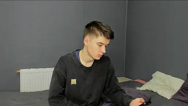 Snapshot of SherlockMax chatting on 11/16/25, 09:30 SherlockMax online show from 11/16/25, 09:30