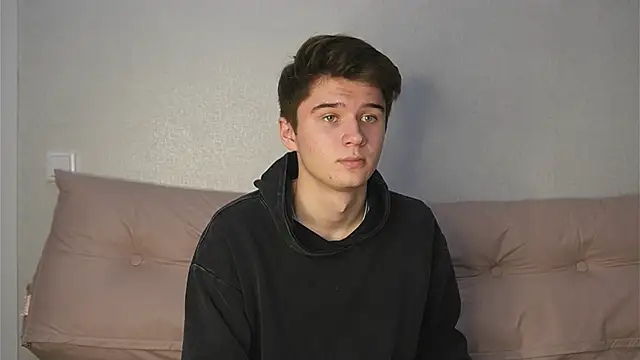 Snapshot of SherlockMax chatting on 10/24/25, 07:35 SherlockMax online show from 10/24/25, 07:35