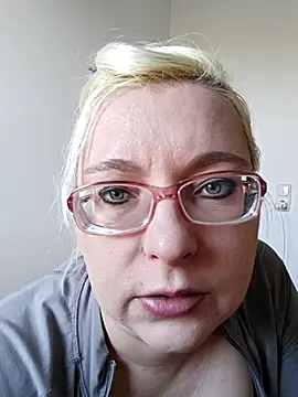 Snapshot of VikaKing chatting on 01/16/26, 10:08 VikaKing online show from 01/16/26, 10:08